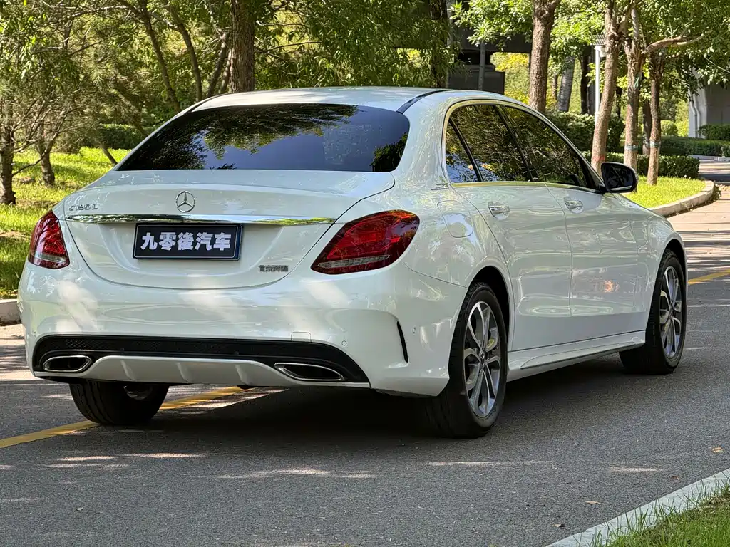 Mercedes-Benz C-Class — миниатюра 11