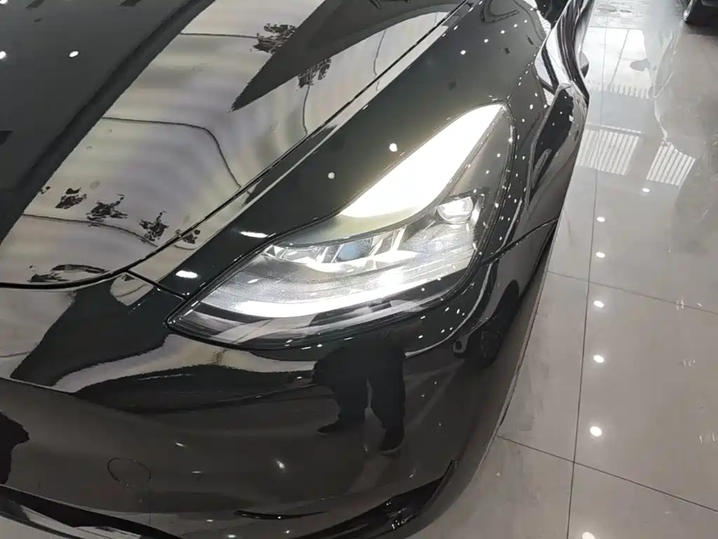 Tesla Model Y — миниатюра 24