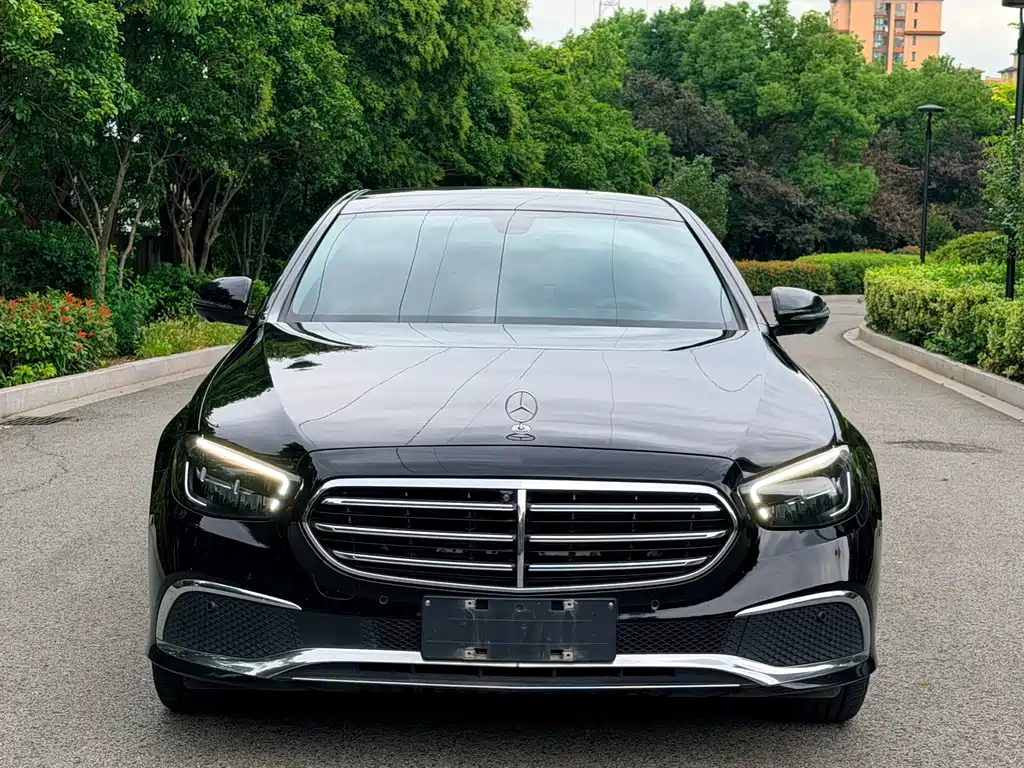 Mercedes-Benz E-Class — миниатюра 3