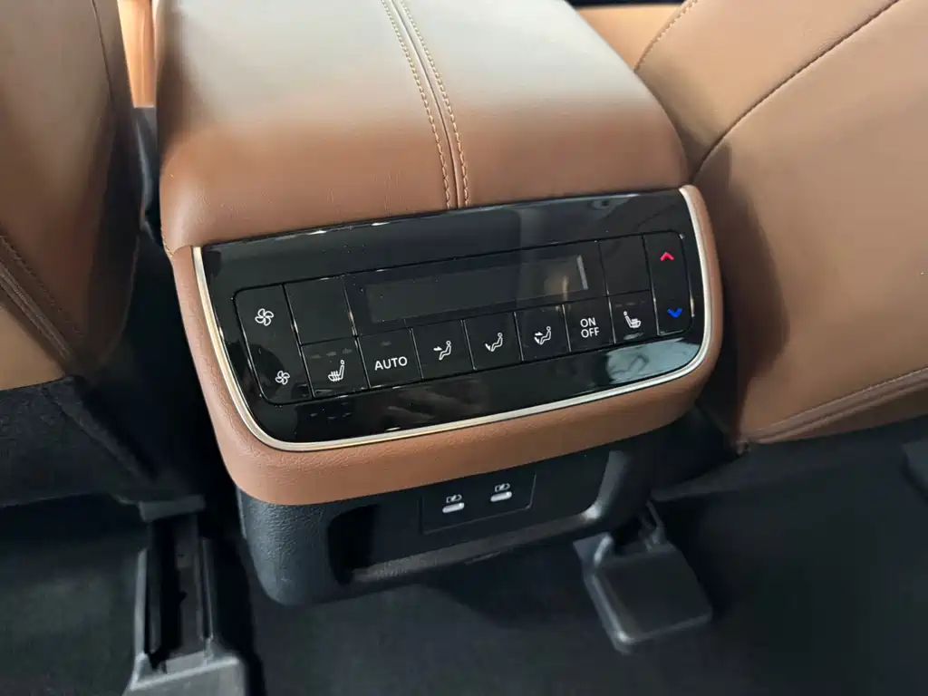 NISSAN EXPLORING THE LAND