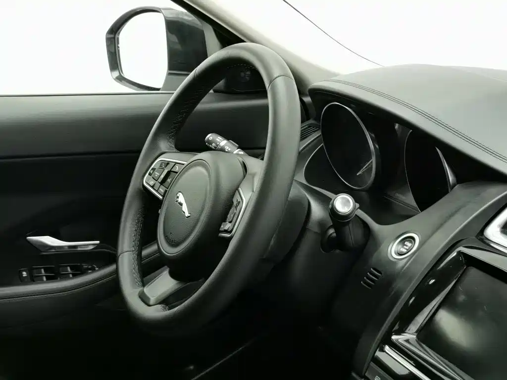 Jaguar E-PACE — миниатюра 22