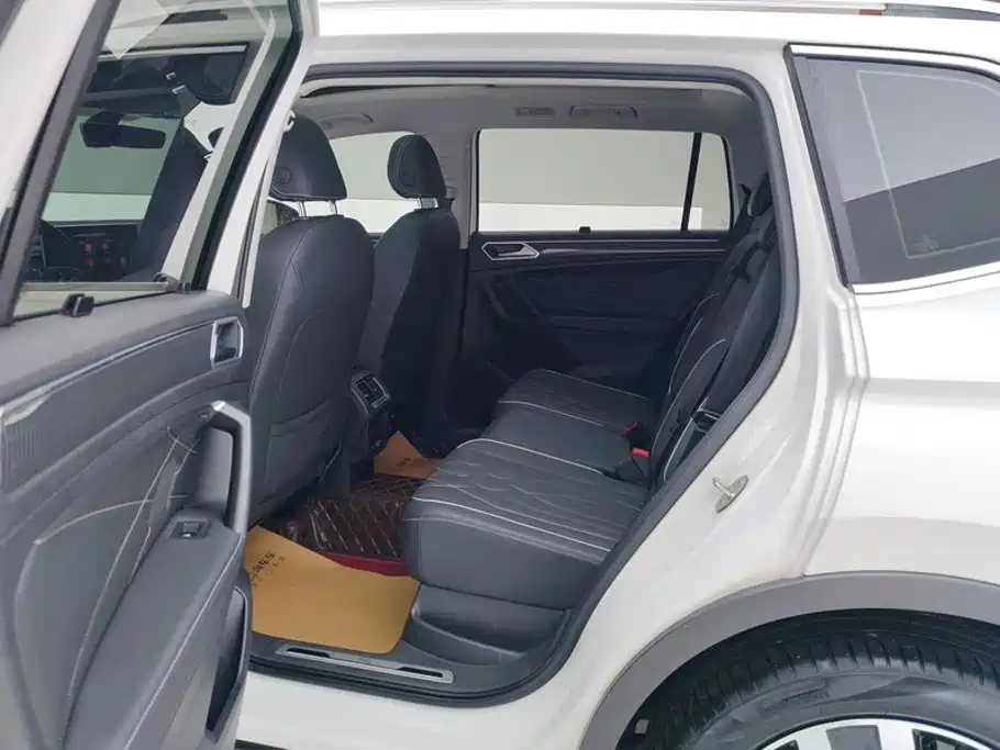 Volkswagen Tiguan L — миниатюра 11