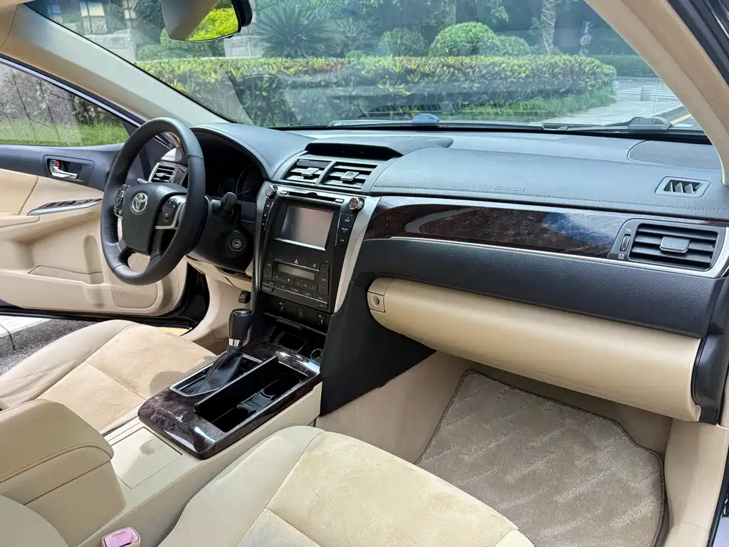 Toyota Camry — миниатюра 8
