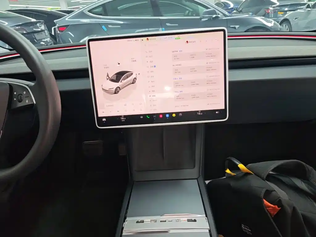Tesla Model 3 — миниатюра 13