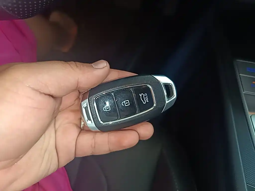 Hyundai Elantra — миниатюра 9