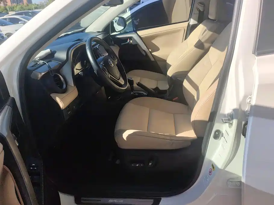 Toyota RAV4 — миниатюра 9