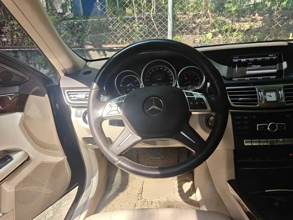 Mercedes-Benz E-Class — миниатюра 11