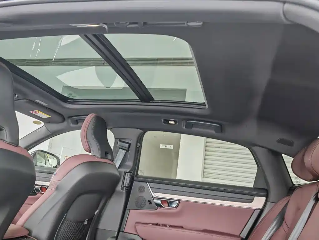Volvo S90 PHEV — миниатюра 13