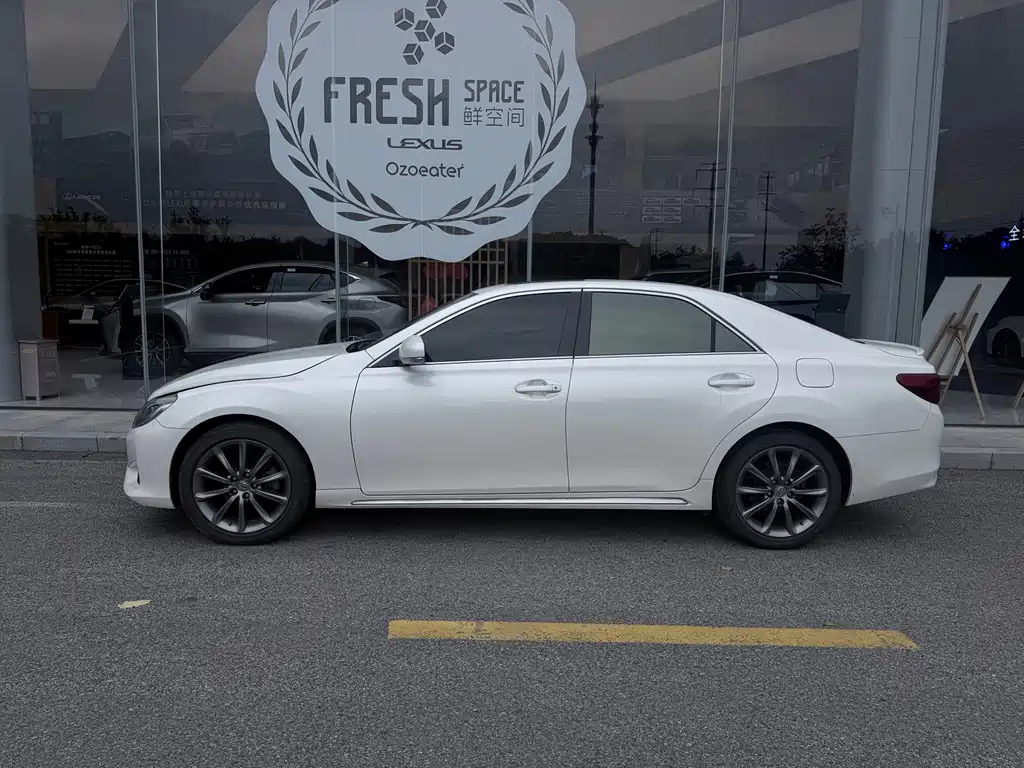 Toyota Reiz 2013 2.5V