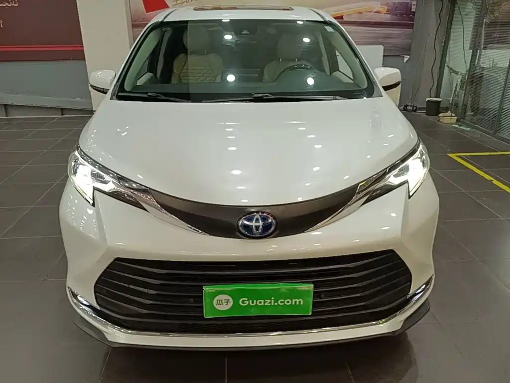 Toyota Sienna — миниатюра 3