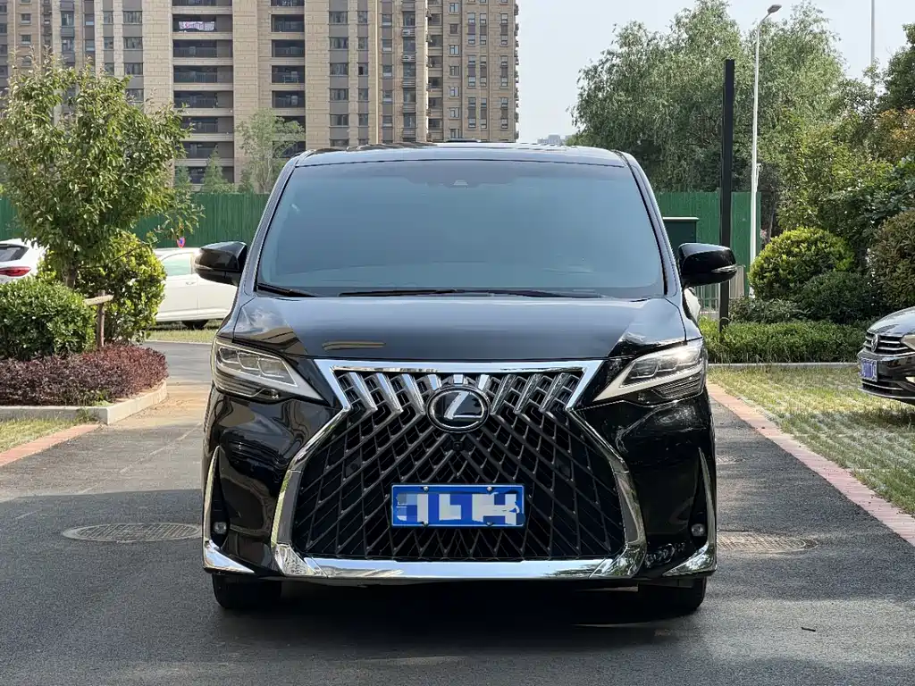 Lexus LM 2020 300h мест