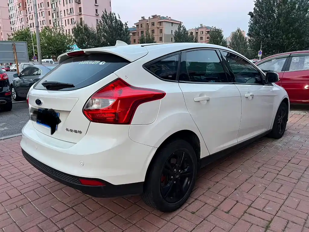 Ford Focus 2012 1.6L AT