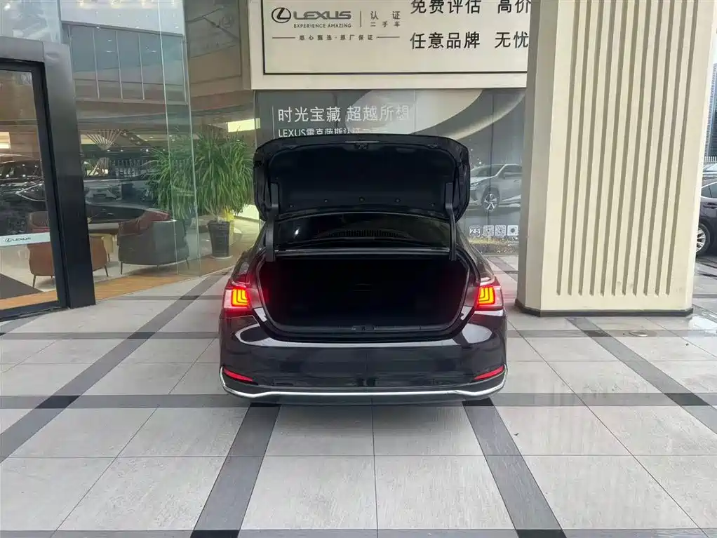 Lexus ES 2020 300h Premium