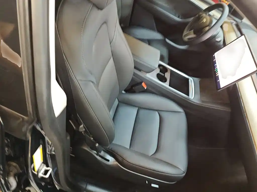 Tesla Model Y — миниатюра 25