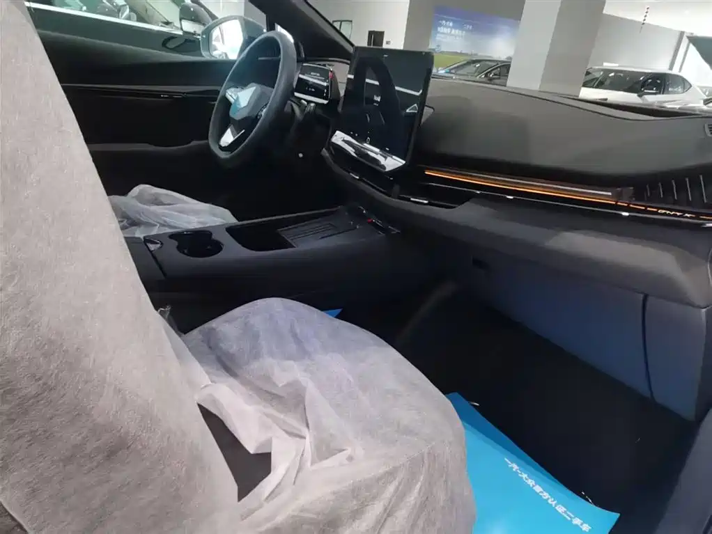 Volkswagen 06 2025 Pure