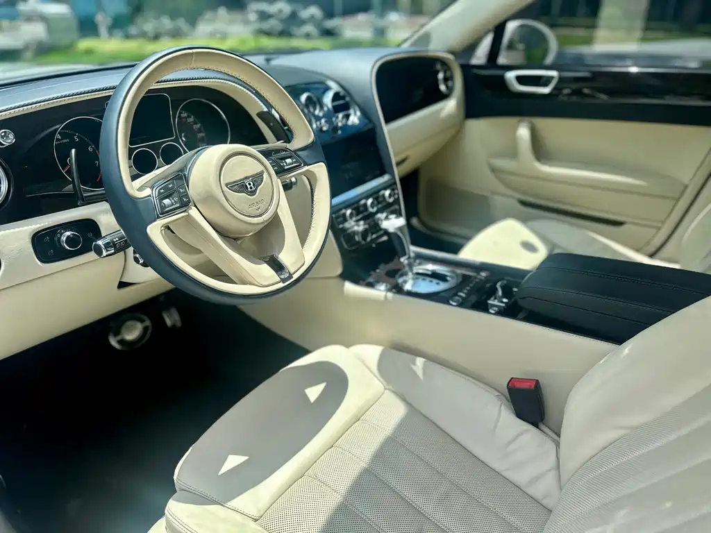 Bentley Flying Spur 2010 6.0T мест