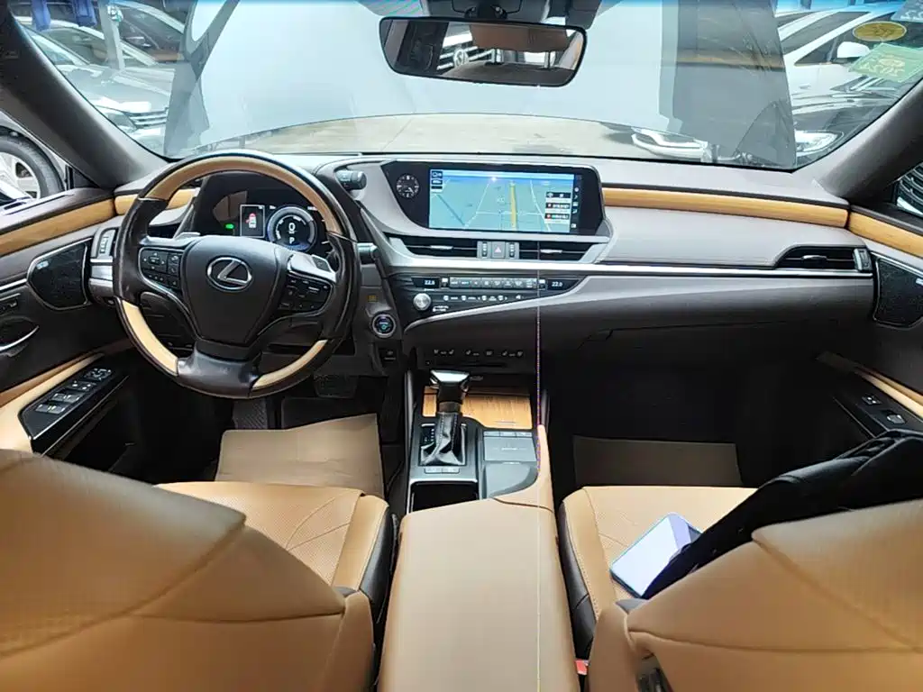 Lexus ES — миниатюра 10