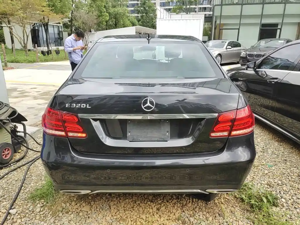 Mercedes-Benz E-Class — миниатюра 6