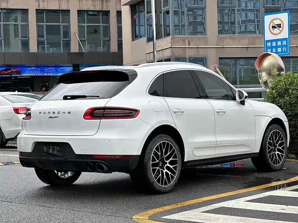 Porsche Macan — миниатюра 7