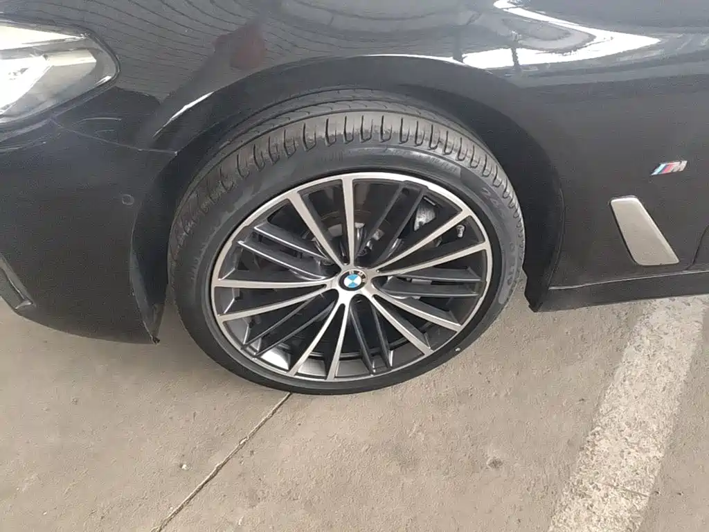BMW 5 Series — миниатюра 23