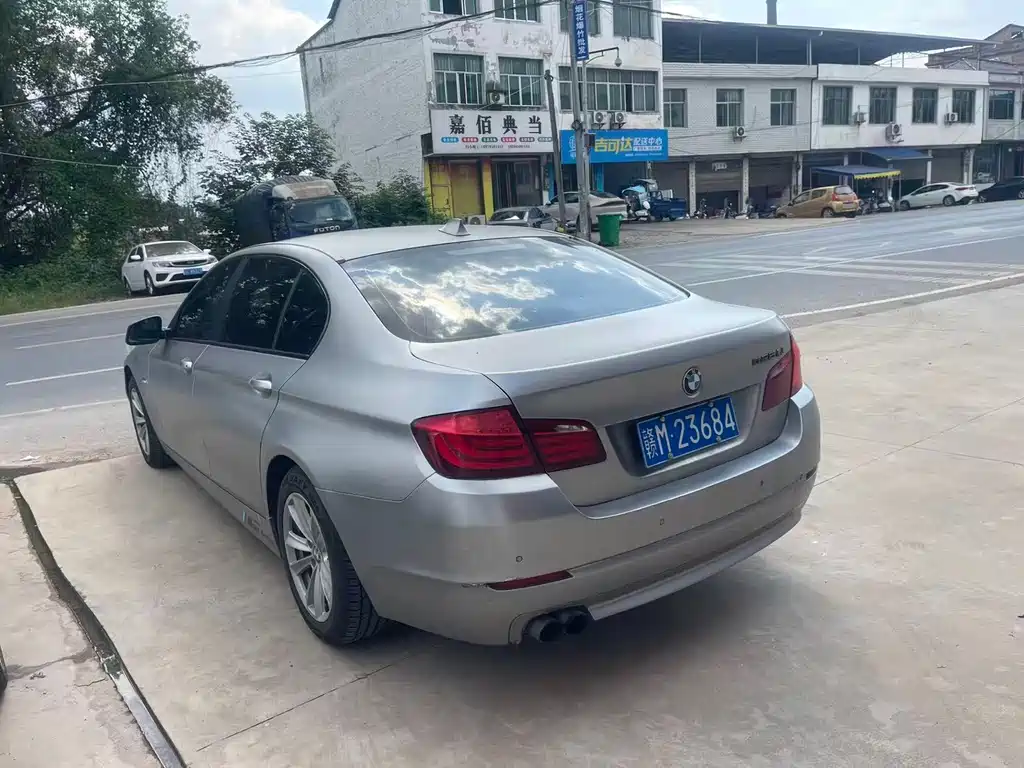 BMW 5 Series — миниатюра 4