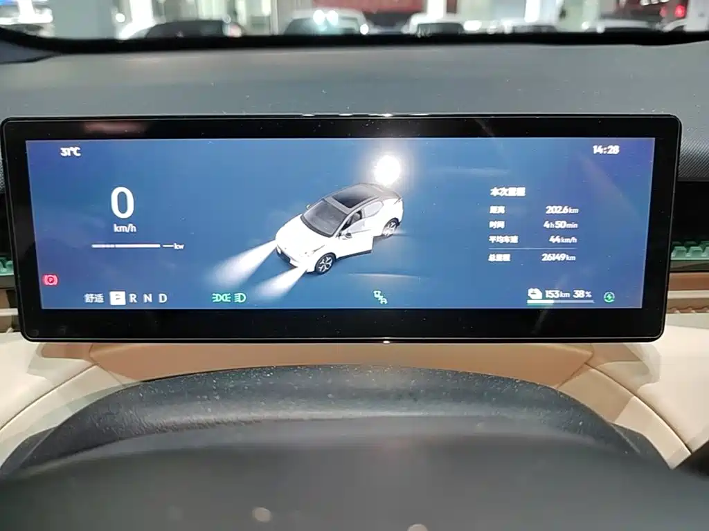 Lynk & Co Z20 — миниатюра 12