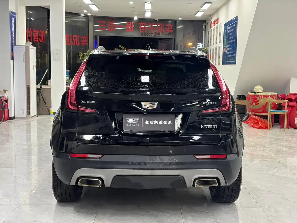 CADILLAC XT4