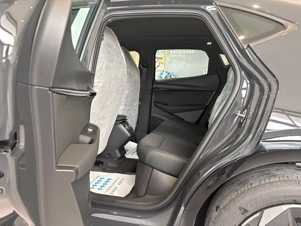 Volkswagen 06 2025 Pure