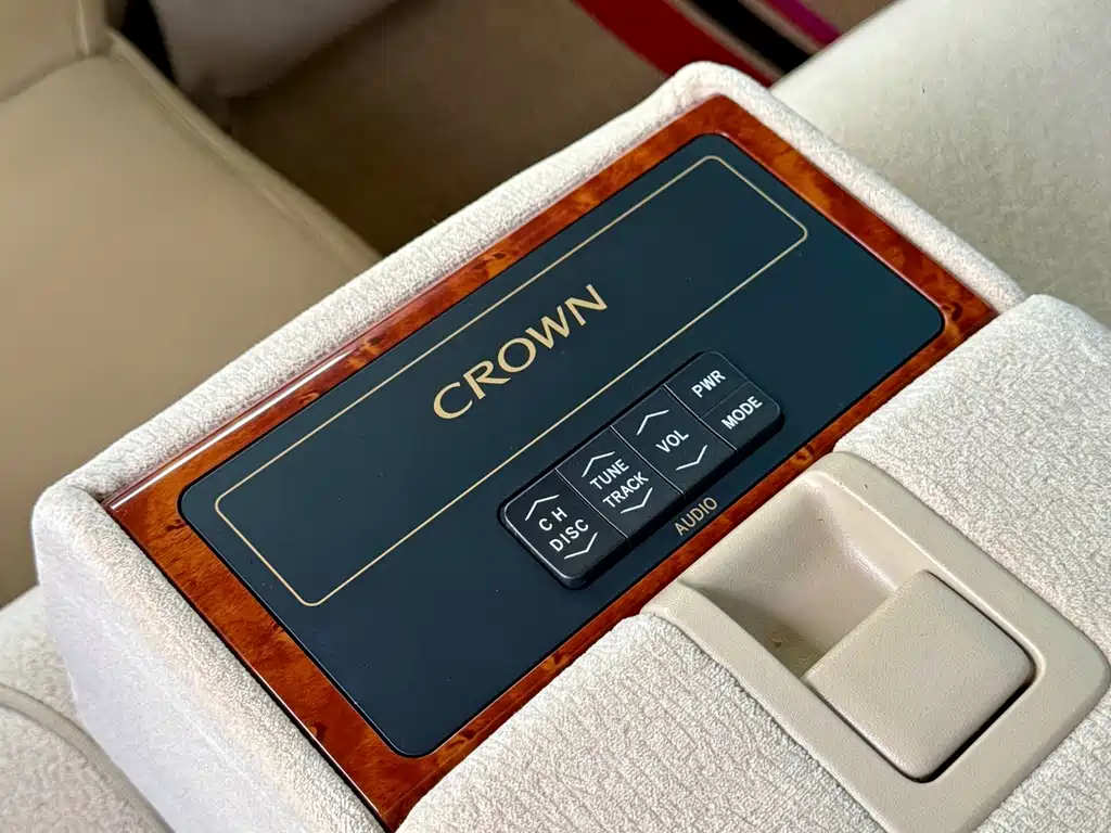 Toyota Crown — миниатюра 8