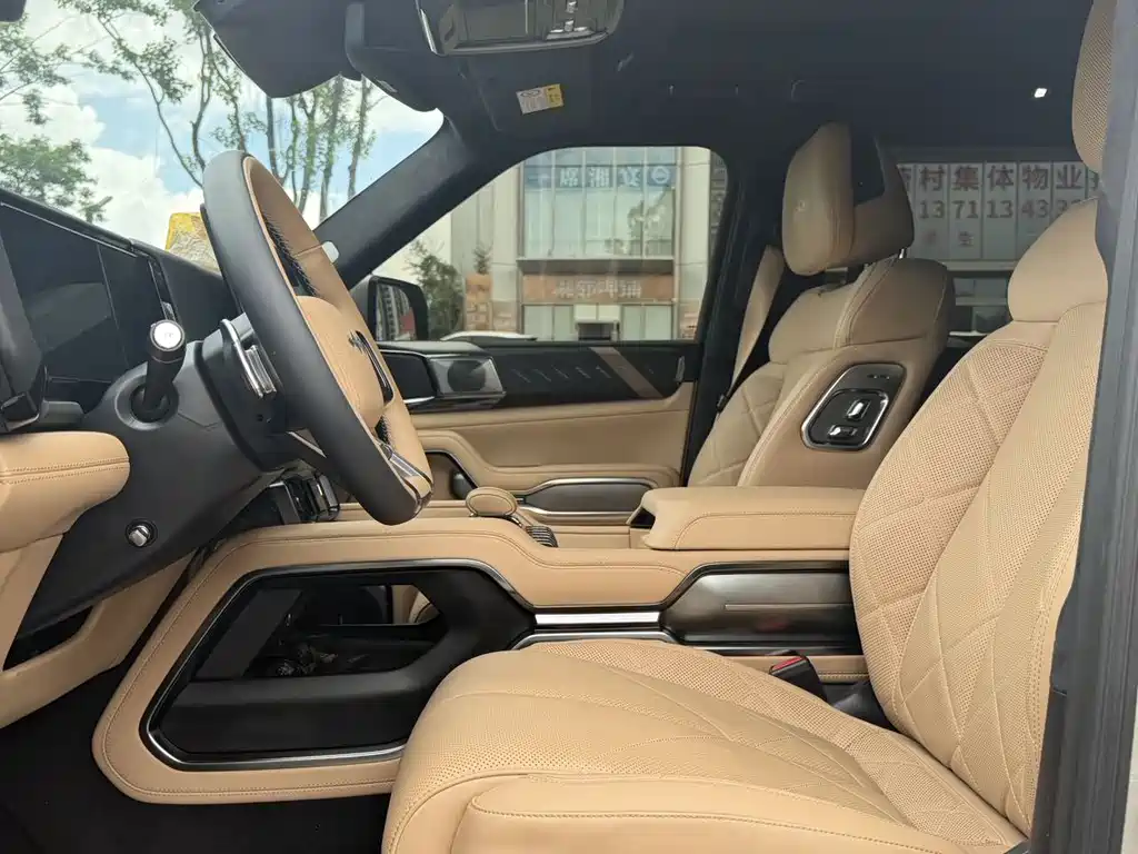 Fangchengbao Leopard 8 8 2025 Flagship 7 мест