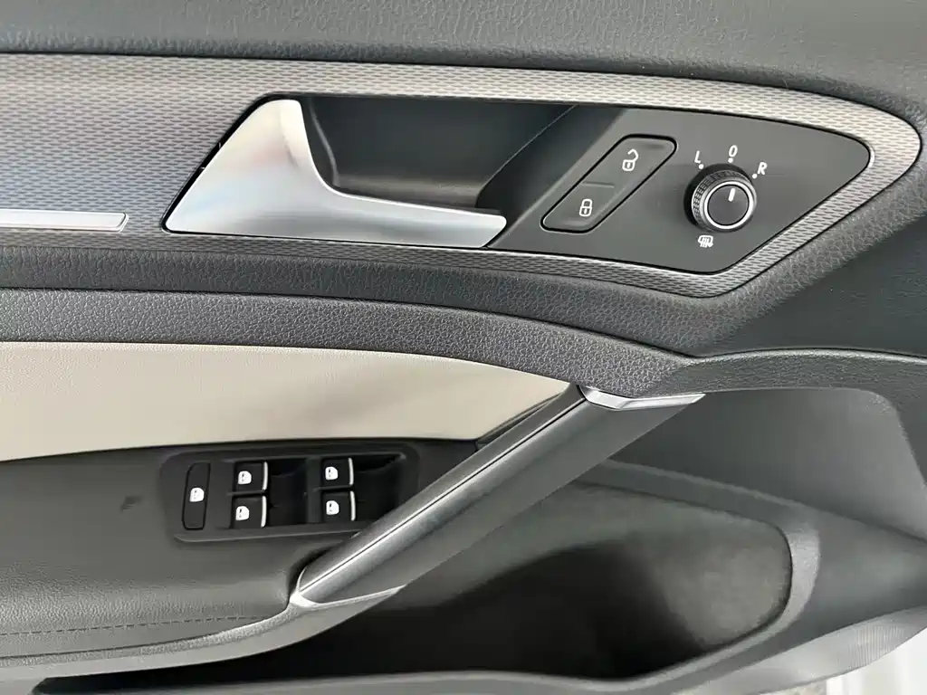 Volkswagen Golf — миниатюра 24