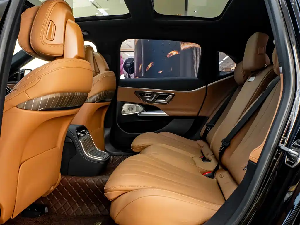 Mercedes-Benz E-Class — миниатюра 28