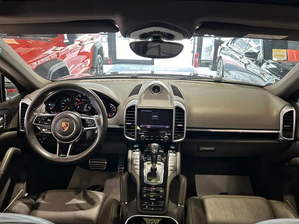 Porsche Cayenne — миниатюра 26