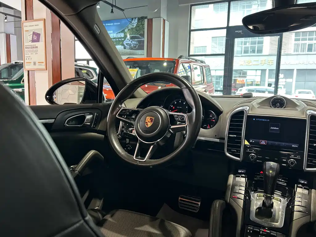 Porsche Cayenne — миниатюра 27