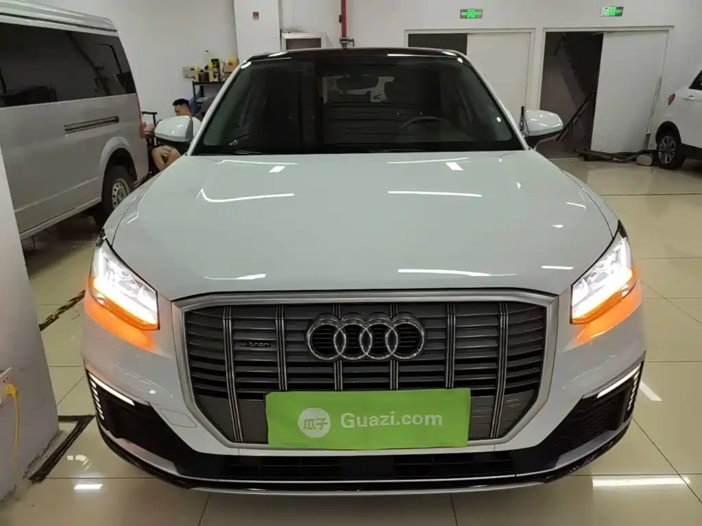 Audi Q2L e-tron — миниатюра 3