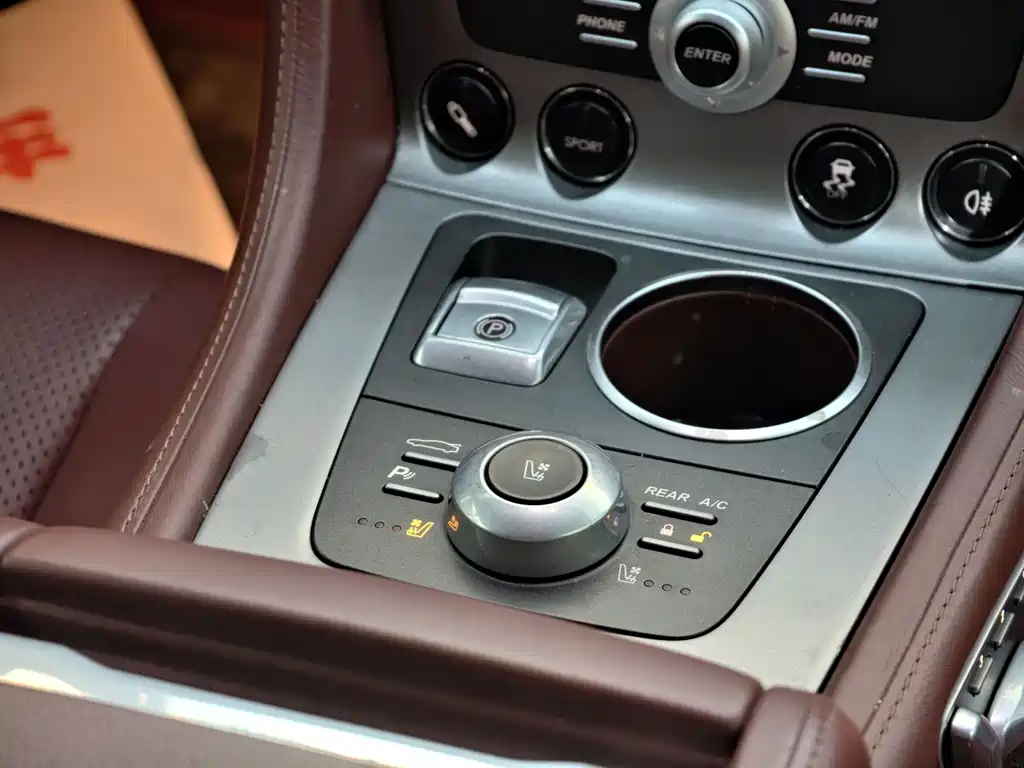 Aston Martin Rapide — миниатюра 19