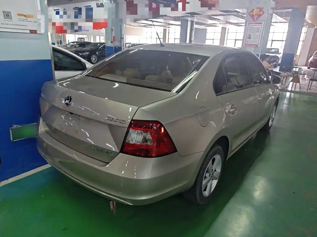 Skoda Rapid — миниатюра 7