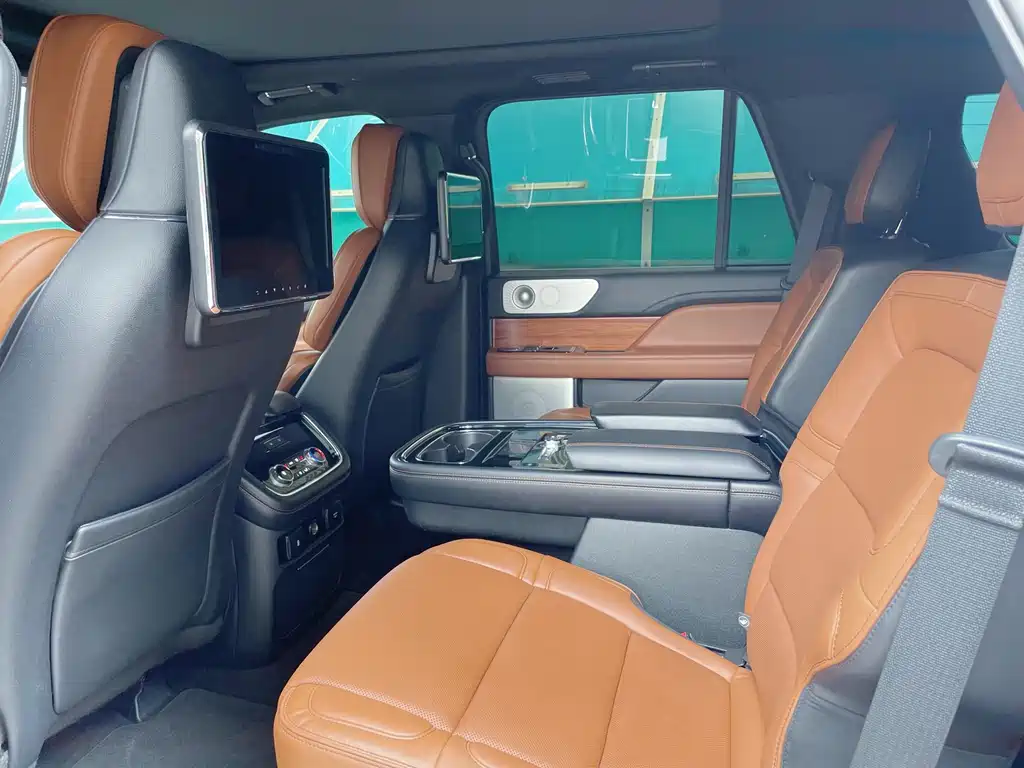 Lincoln Navigator — миниатюра 7