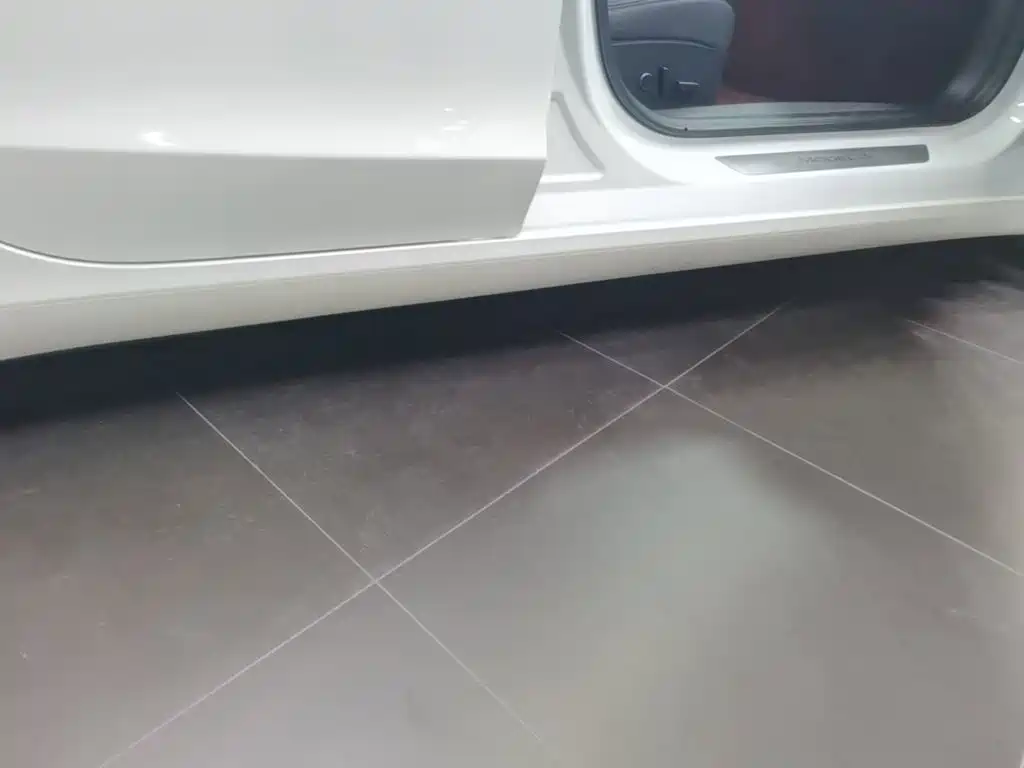 Tesla Model 3 — миниатюра 21