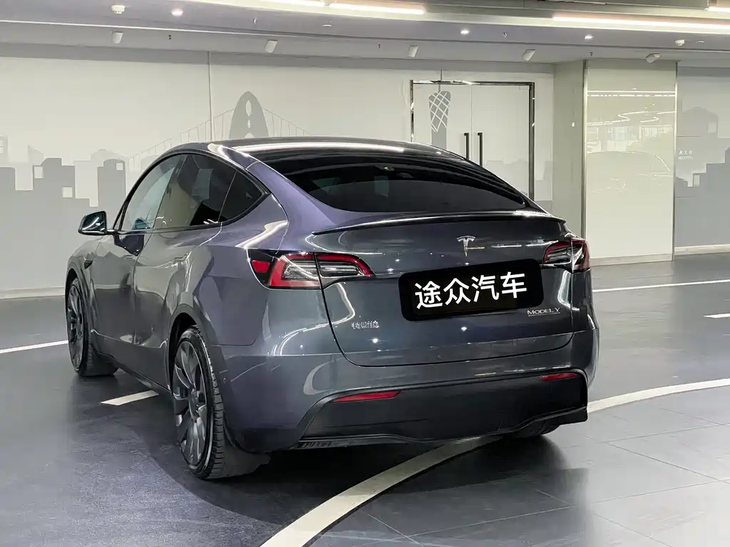 TESLA MODEL Y