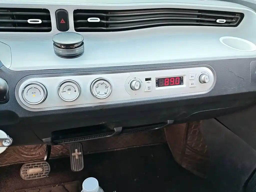 Wuling MINIEV — миниатюра 13