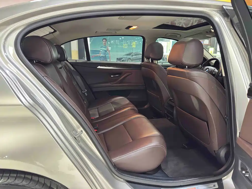 BMW 5 Series — миниатюра 11