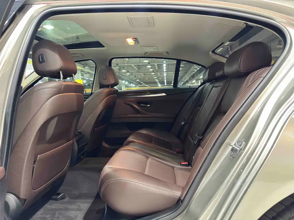 BMW 5 Series — миниатюра 8
