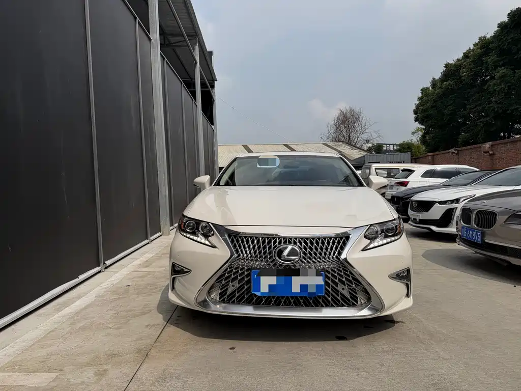 Lexus ES 2015 200 Comfort