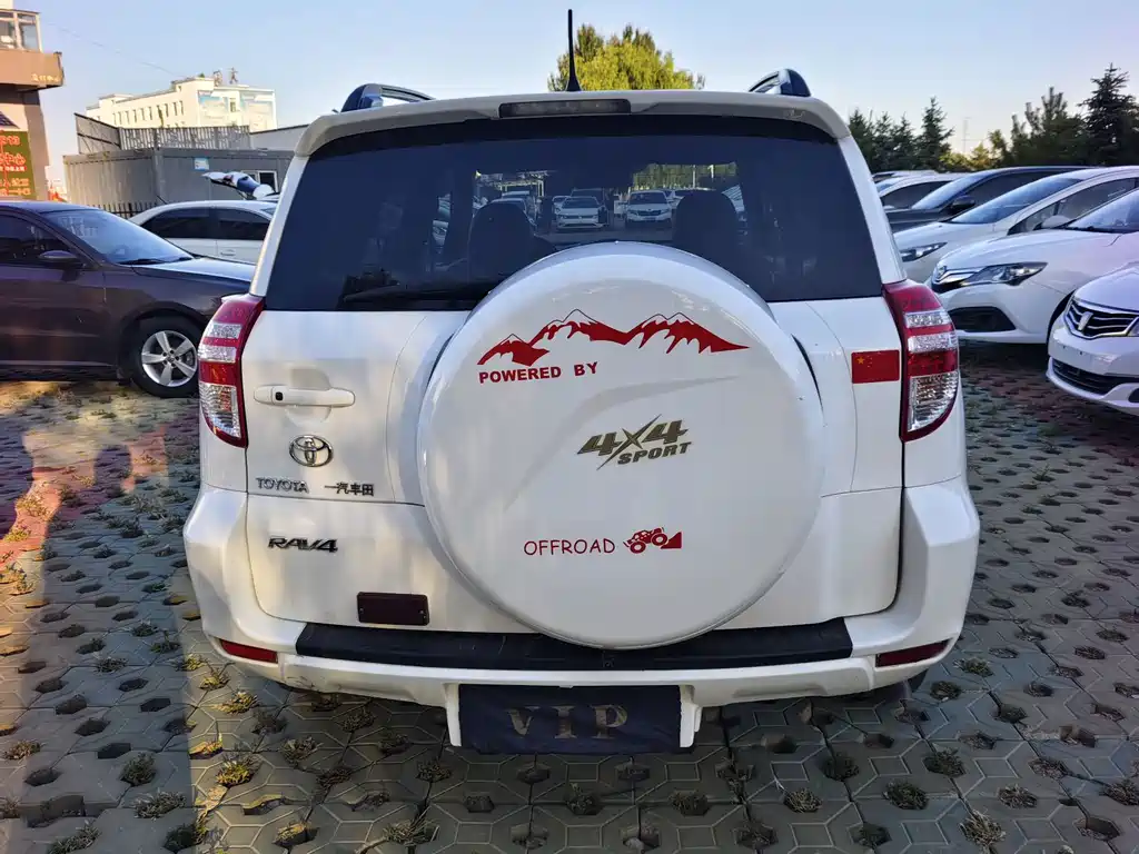 Toyota RAV4 — миниатюра 8