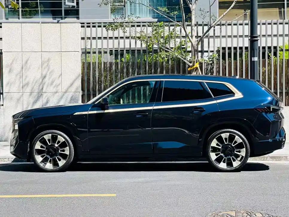 BMW XM — миниатюра 2