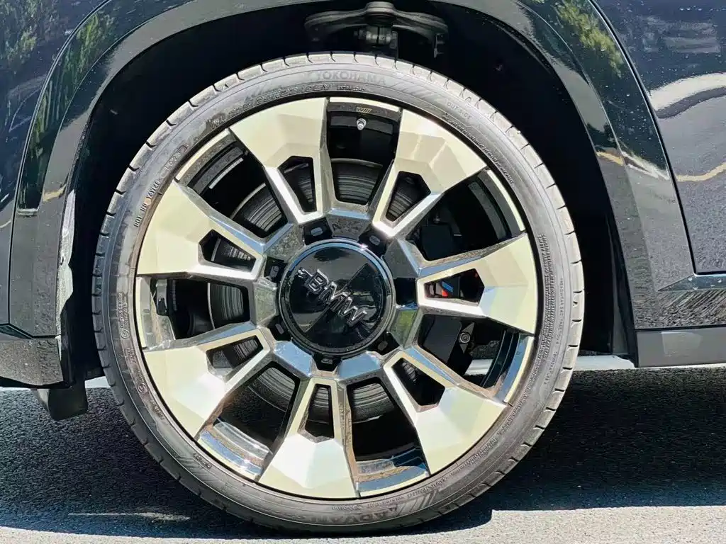 BMW XM — миниатюра 7