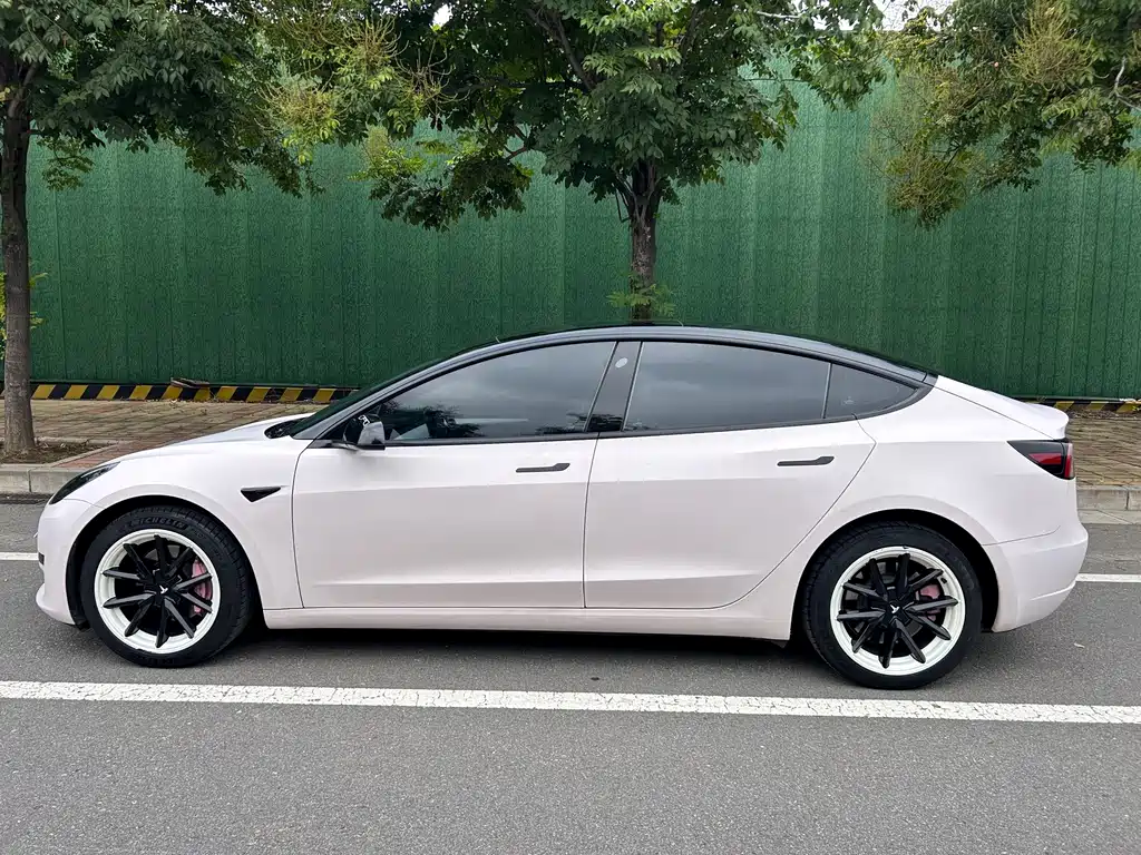 Tesla Model 3 — миниатюра 12