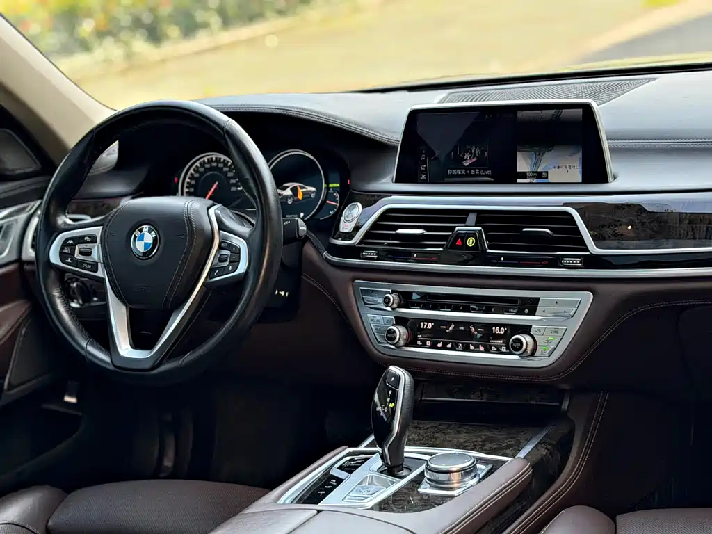 BMW 7 Series — миниатюра 7