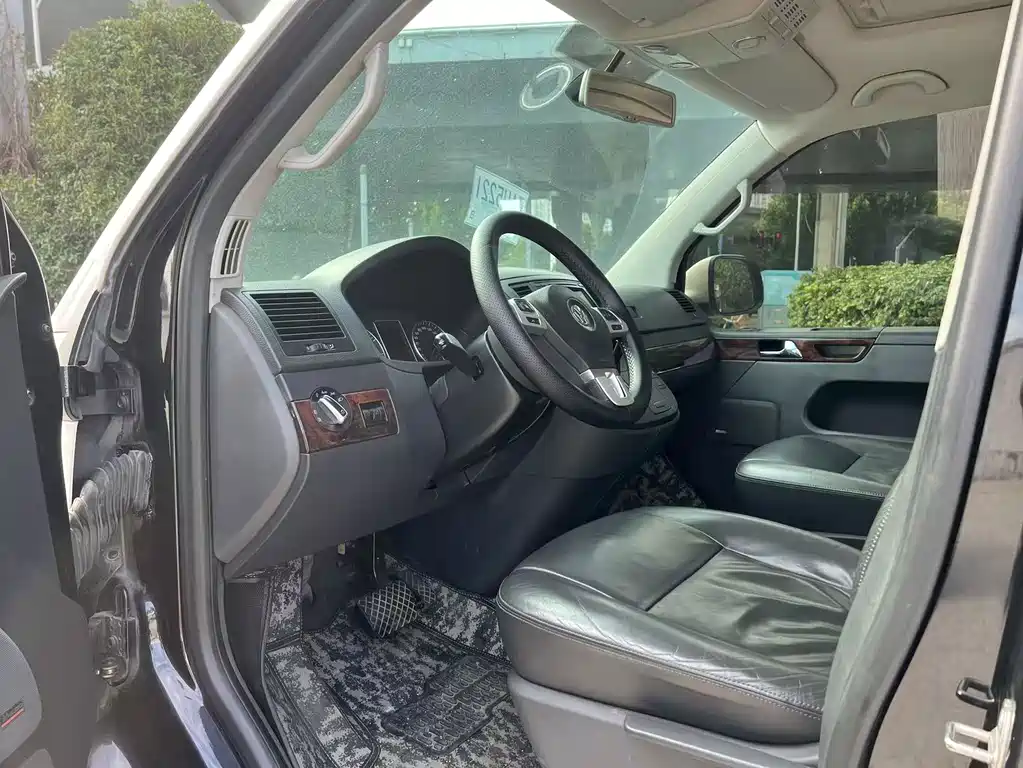 Volkswagen Multivan — миниатюра 4